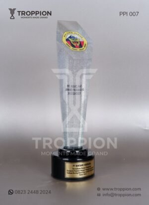 Piala Penghargaan PT...