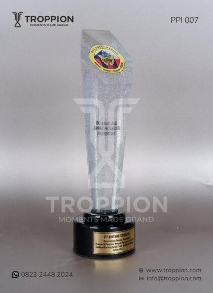 PPI 007 Piala Penghargaan Industri Resin PT Bintang Sidoraya dari Bea Cukai Madiun