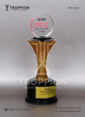 Piala Penghargaan Juara...